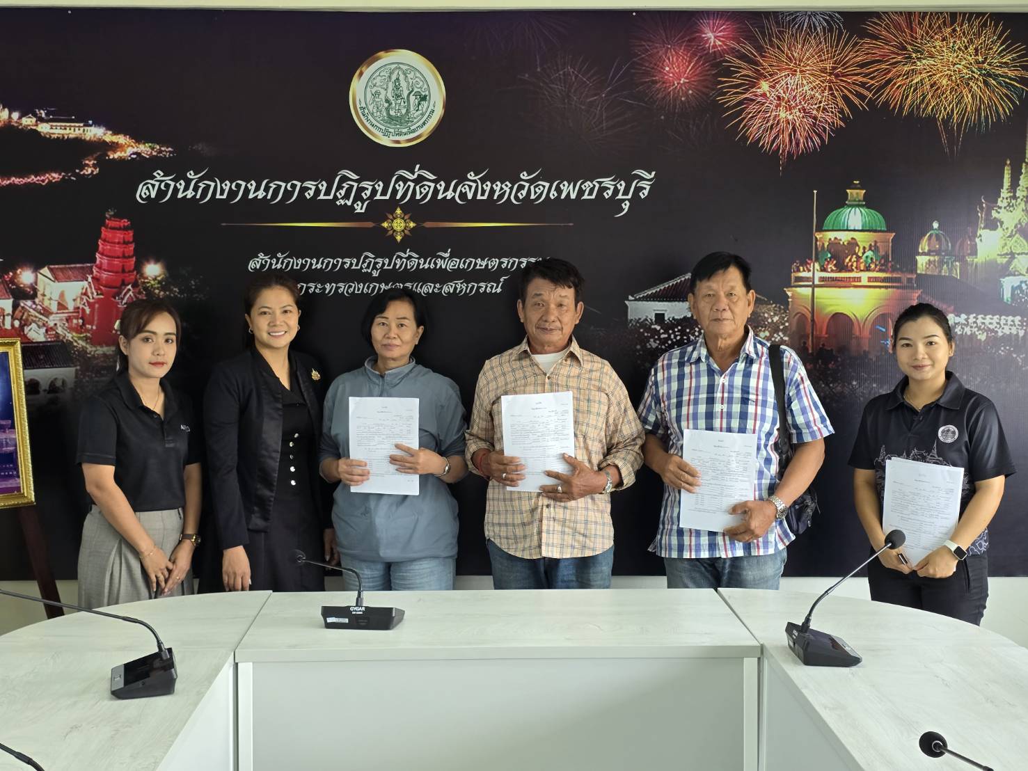 title - ปฏิรูปที่ดินจังหวัดเพชรบุรี มอบหมายกลุ่มการเงินบัญชีและจัดเก็บผลประโยชน์ ดำเนินการจัดทำสัญญากู้ยืมเงินกองทุนการปฏิรูปที่ดินเพื่อเกษตรกรรม และมอบสินเชื่อให้แก่เกษตรกรในเขตปฏิรูปที่ดินจังหวัดเพชรบุรี